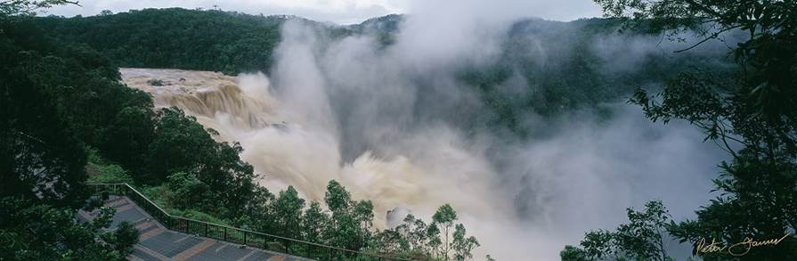 http://www.peterjarver.com/photos/Barron-Falls.jpg